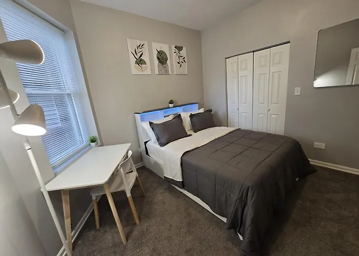 Luxe Loft Vibe With King - 4br 3ba * Chicago