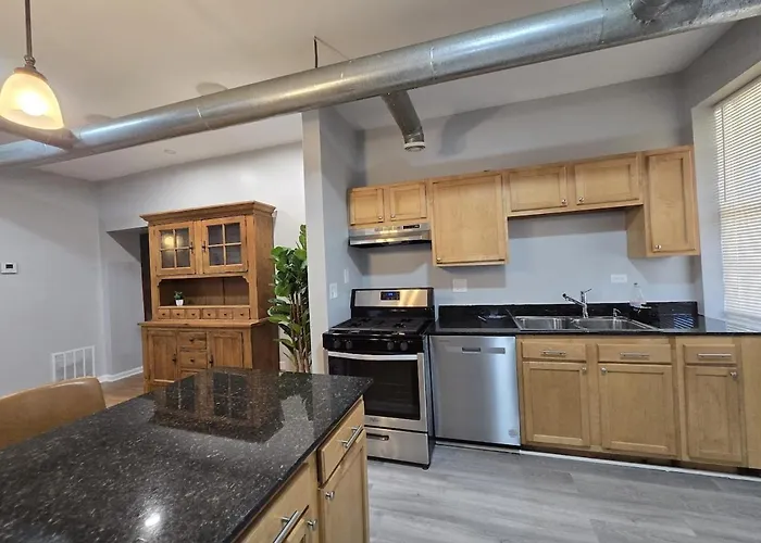Luxe Loft Vibe With King - 4br 3ba Apartamento