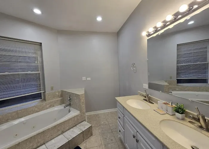 Apartamento Luxe Loft Vibe With King - 4br 3ba *