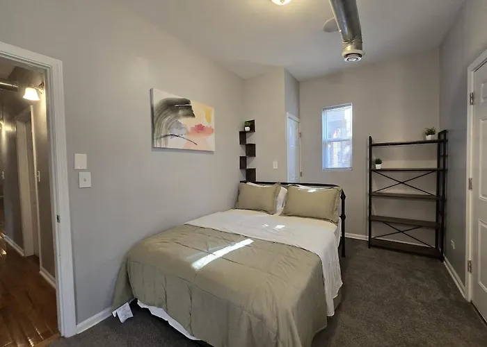 Luxe Loft Vibe With King - 4br 3ba * Chicago