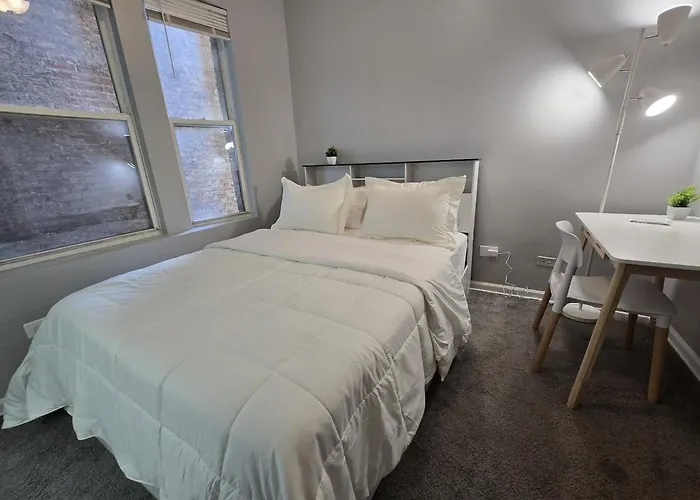 Luxe Loft Vibe With King - 4br 3ba * Chicago