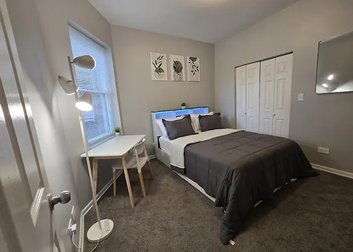Luxe Loft Vibe With King - 4br 3ba Apartamento
