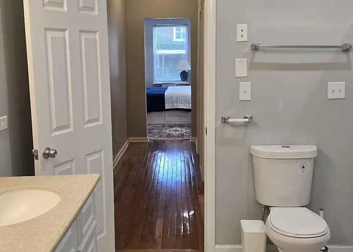 Luxe Loft Vibe With King - 4br 3ba Apartamento